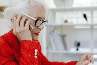 Poradna: Je mi 61 let a rozhoduji se mezi předčasným důchodem a předdůchodem